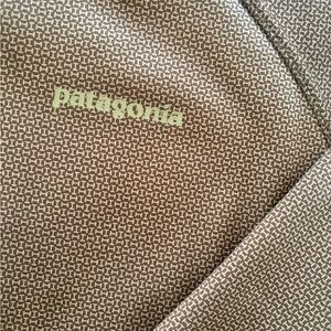 Men’s Patagonia Hooded Fleece. Unique & Stylish. Dress up or down. Medium. Brown